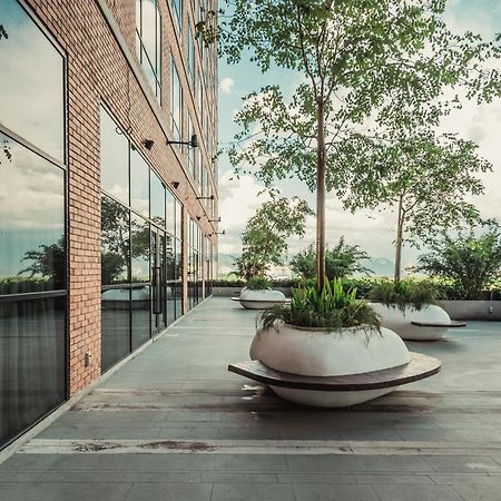 Weil Hotel Ipoh Exterior foto The rooftop garden