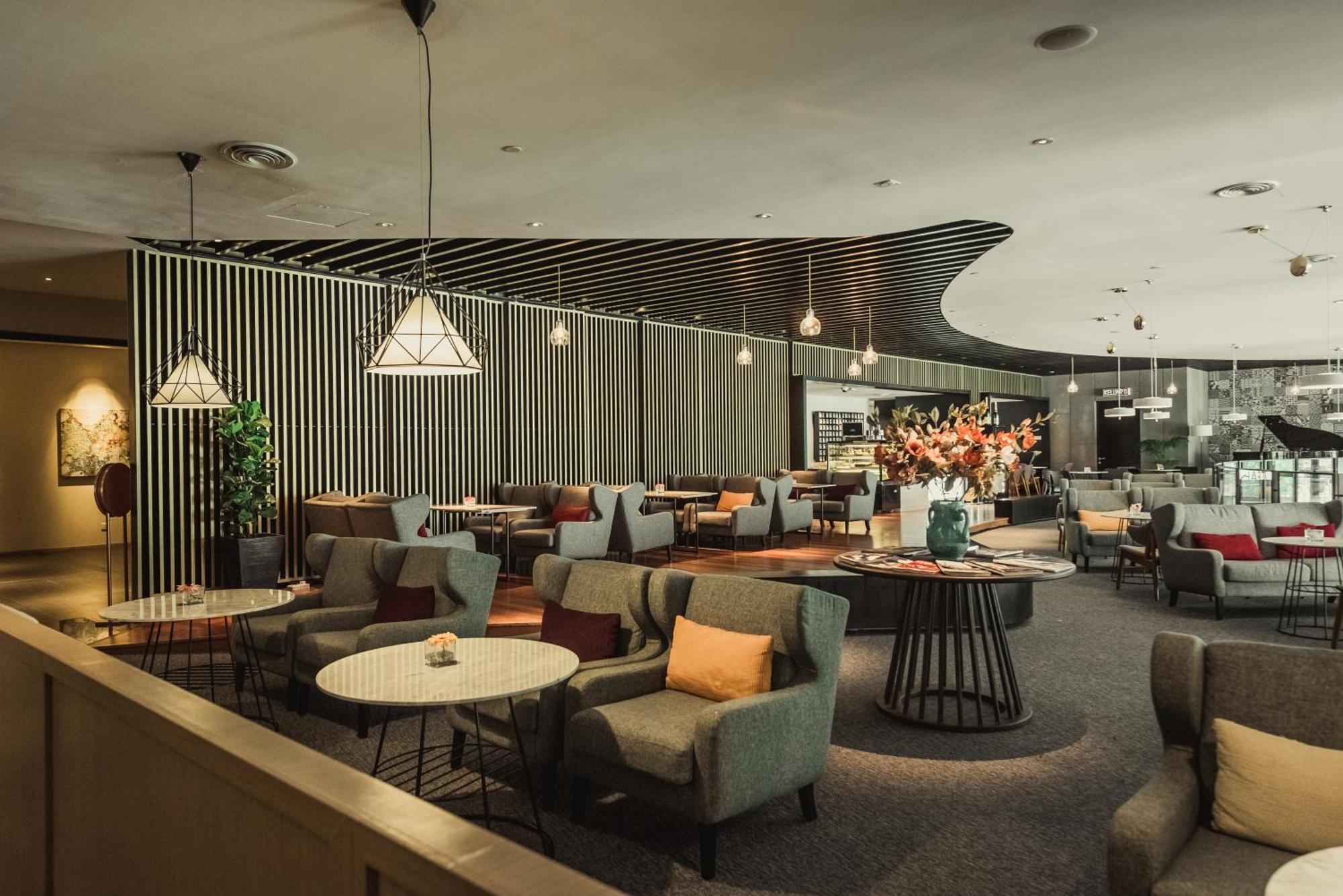 Weil Hotel Ipoh Exterior foto The lounge at Changi Airport